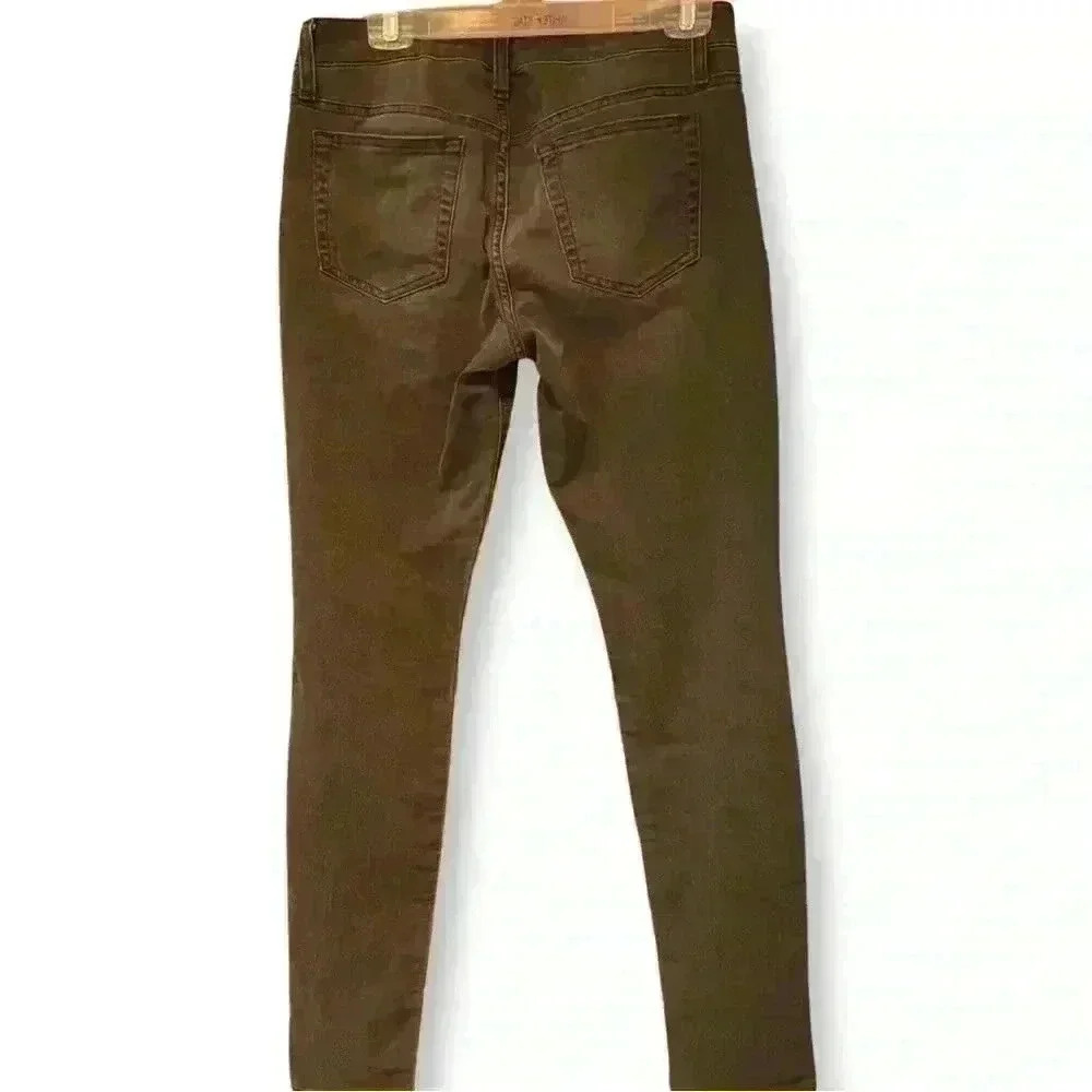 Gray Joe's Skinny Jean in a Size 29 - Picture 3 of 9